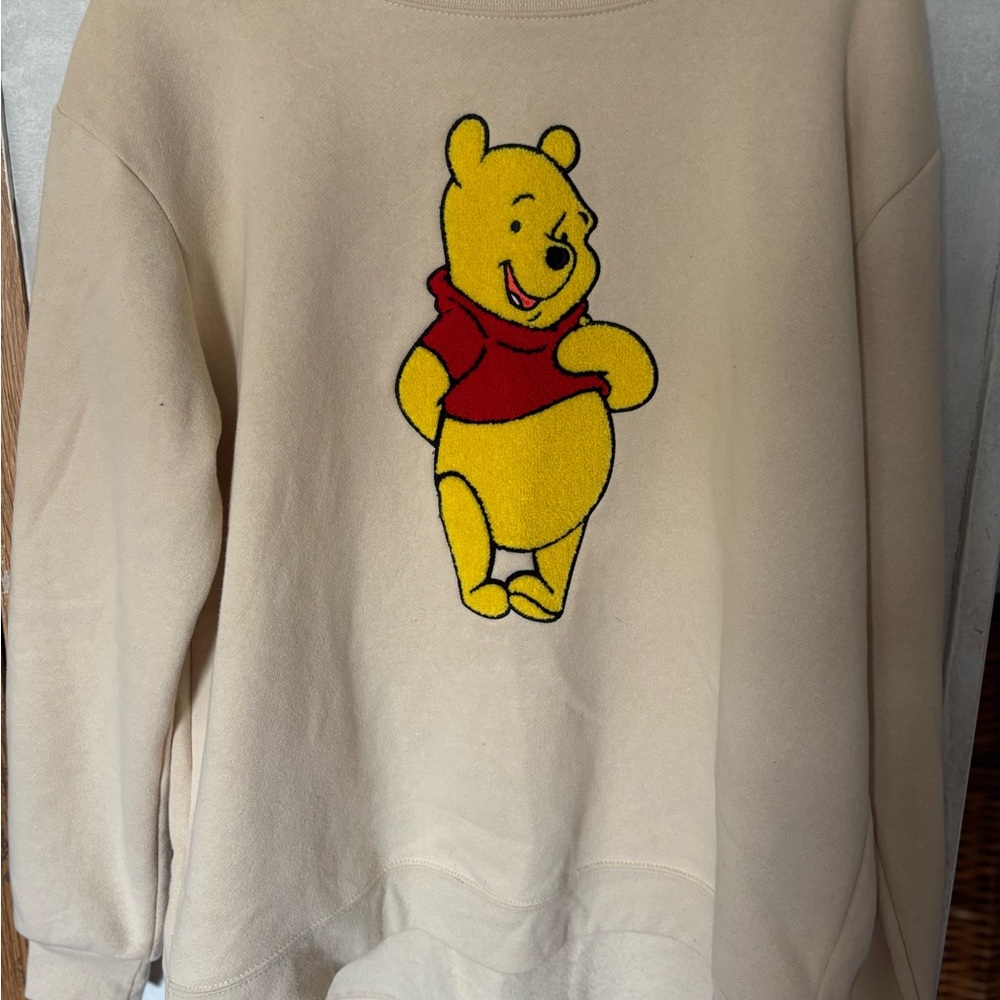Disney Winnie the Pooh Ivory Crewneck Sweatshirt - XL - Chenille/Fuzzy Patch
